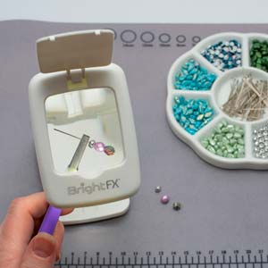 TRAVEL MAGNIFIER LED LAMP 3 PHASE (3AAA REQUIRED).