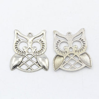 Owl Alloy Pendant.  Antique Silver Color, 31x28x1mm, hole: 2mm.  Sold Individually.