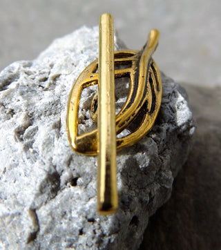 Clasp (Toggle Style)  Smal Leaf  (Antique Gold Color Metal) 23x11.5x3mm, Hole: 1~2mm *PACKED 3 Clasps - Mhai O' Mhai Beads
 - 1