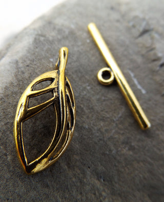 Clasp (Toggle Style)  Smal Leaf  (Antique Gold Color Metal) 23x11.5x3mm, Hole: 1~2mm *PACKED 3 Clasps - Mhai O' Mhai Beads
 - 3