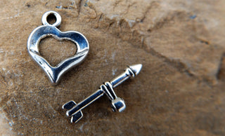 Toggle (Heart and Arrow). 13 x 16 mm.  See Drop down for color options.  Packed 3 - Mhai O' Mhai Beads
 - 5