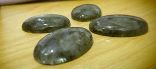 Cabochon *Labradorite.  Oval 25 x 18 mm approx.