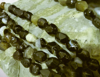 Agate (Faceted Nuggets approx 10 x 8mm) Black and Natural *approx 40 beads