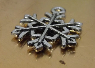 Snowflake Charm *Silvertone (21 x 16 mm)  Sold Individually or 10 Pack.