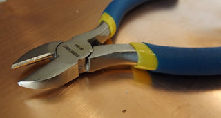 Pliers (Side Cutter) 122 x 75 x 110mm  (Blue/Red Handles).  Spring Action
