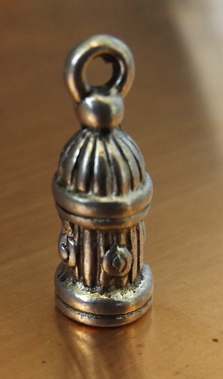 Charm  (FIRE HYDRANT) 3D Style.   20 x 7mm (Hole 2mm).