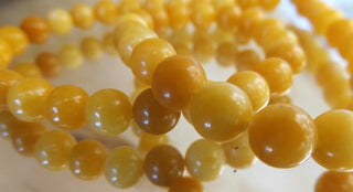 Jade (Creamy Butter Yellow) 8mm Round (approx 49 Beads)