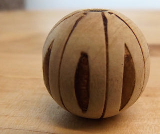 Wood (Large Round) 25 mm Rounds (6mm hole).  Pale with Inlay Carving. See Drop Down for Options.