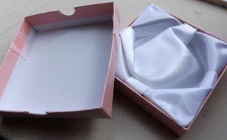 Bracelet Gift Box (Pink)  Lined with Soft Pink Bow.  3.5" x 3.5" *sold individually